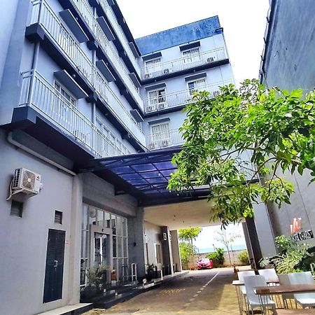 Votel Hotel Charis Tuban Tuban  Εξωτερικό φωτογραφία