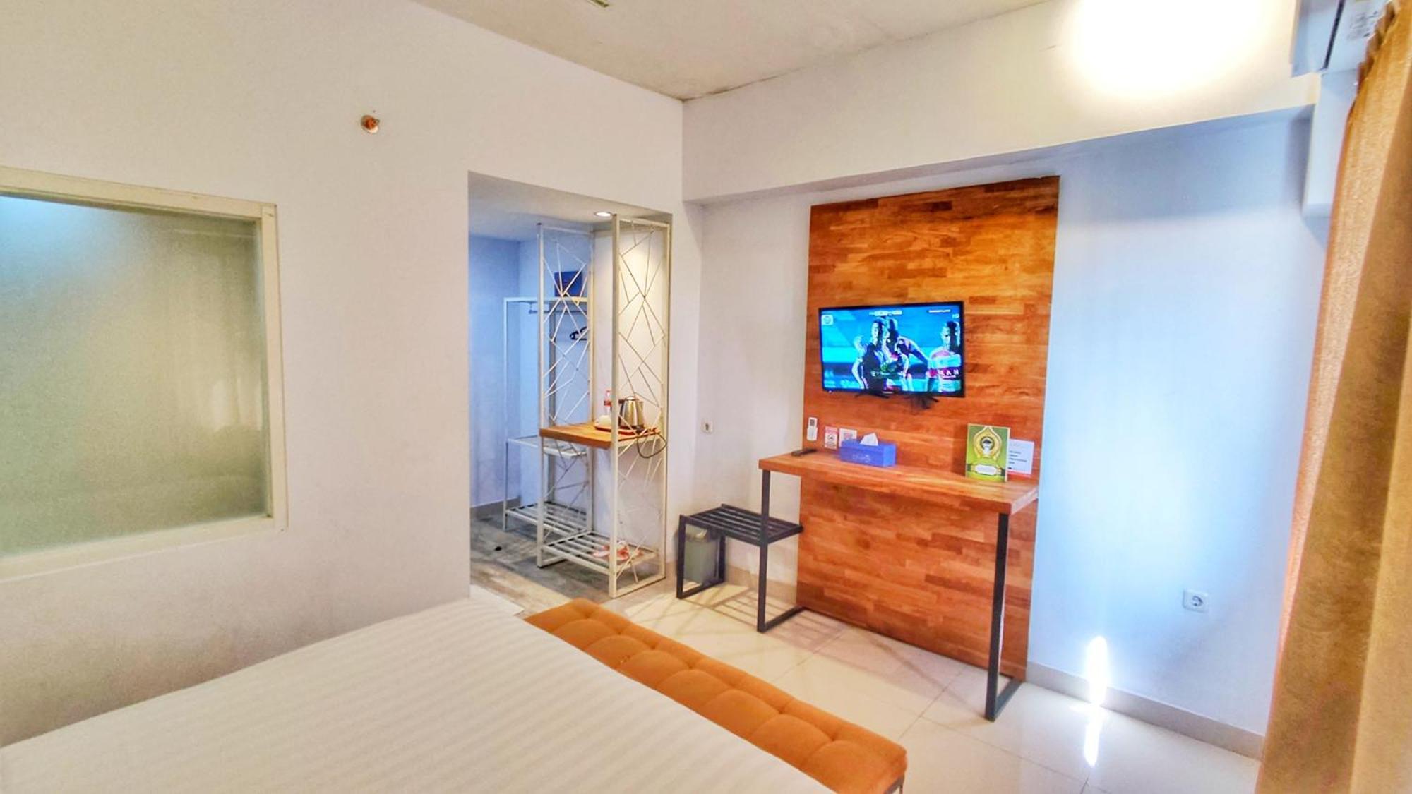 Votel Hotel Charis Tuban Tuban  Εξωτερικό φωτογραφία