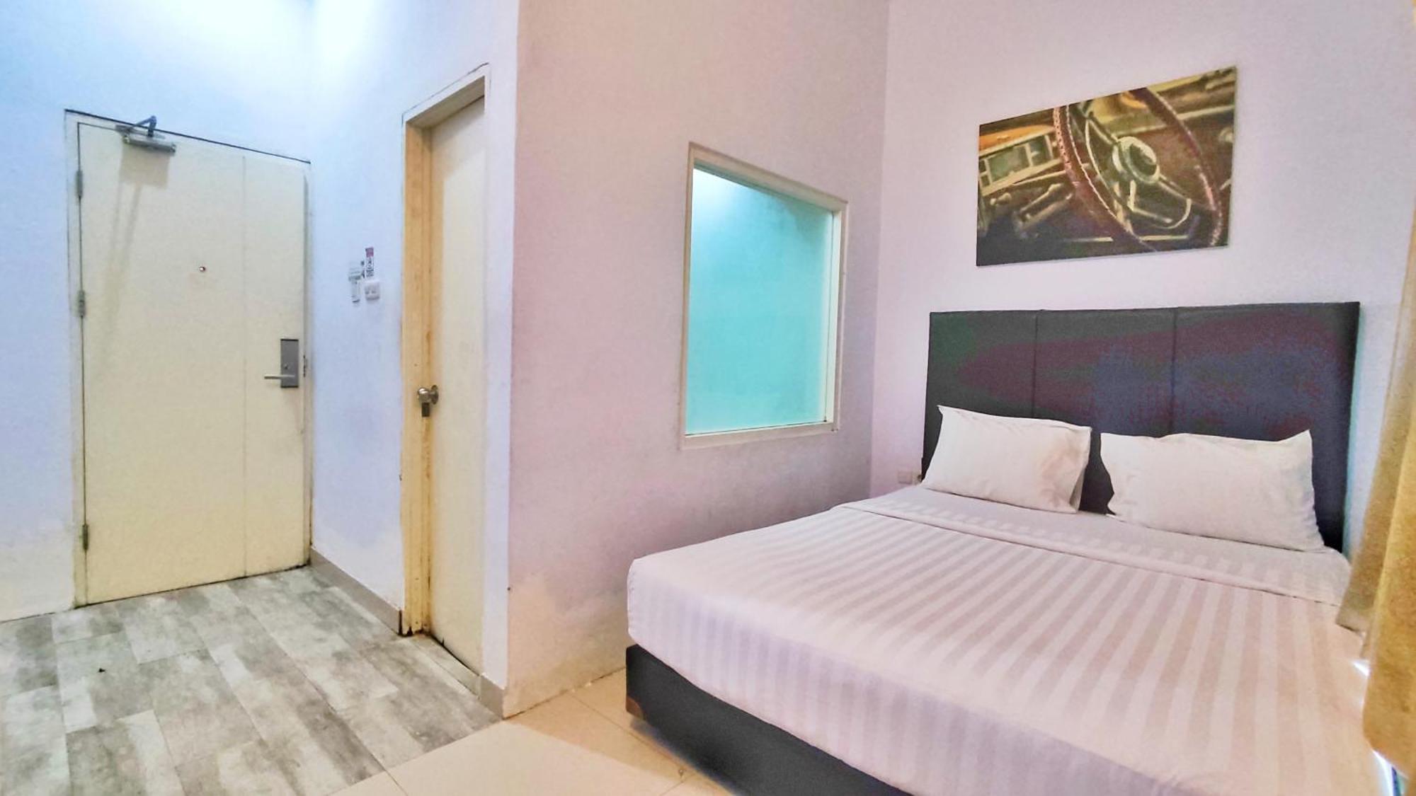 Votel Hotel Charis Tuban Tuban  Εξωτερικό φωτογραφία