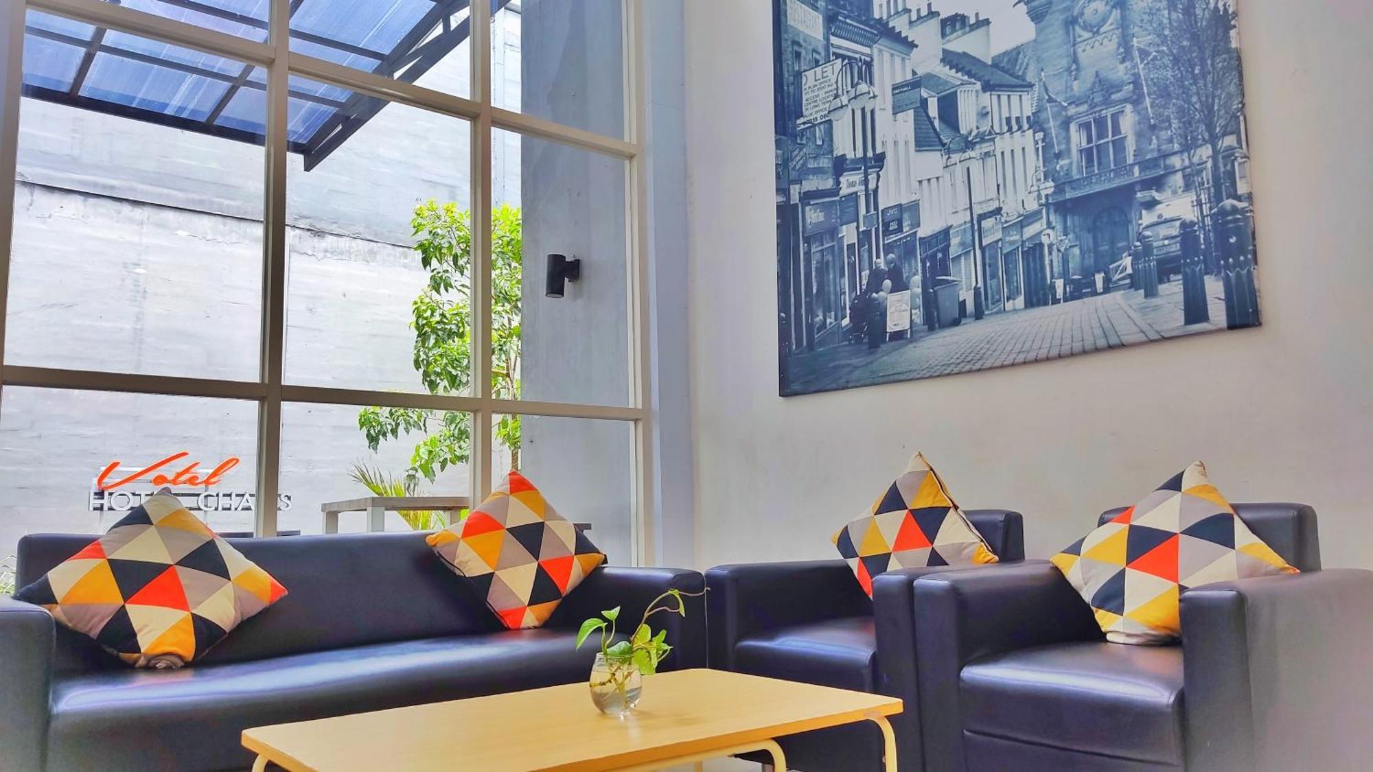 Votel Hotel Charis Tuban Tuban  Εξωτερικό φωτογραφία