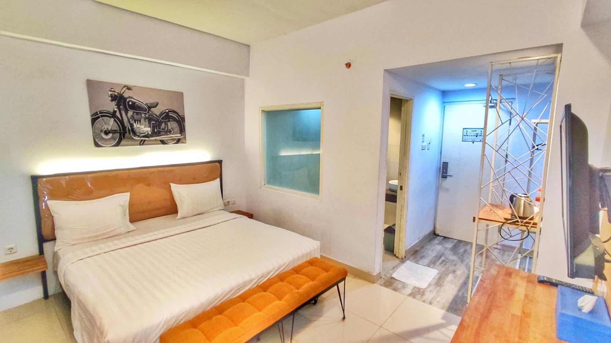 Votel Hotel Charis Tuban Tuban  Εξωτερικό φωτογραφία