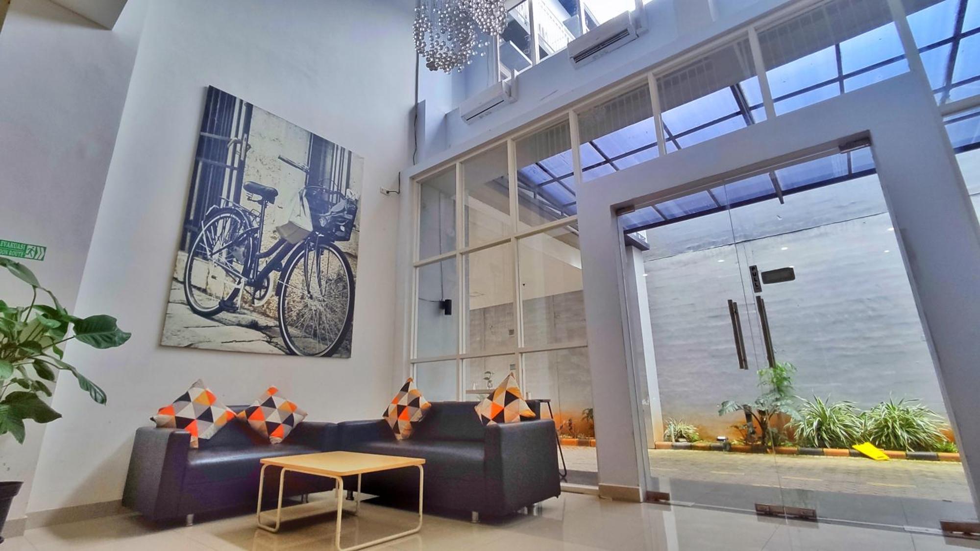 Votel Hotel Charis Tuban Tuban  Εξωτερικό φωτογραφία