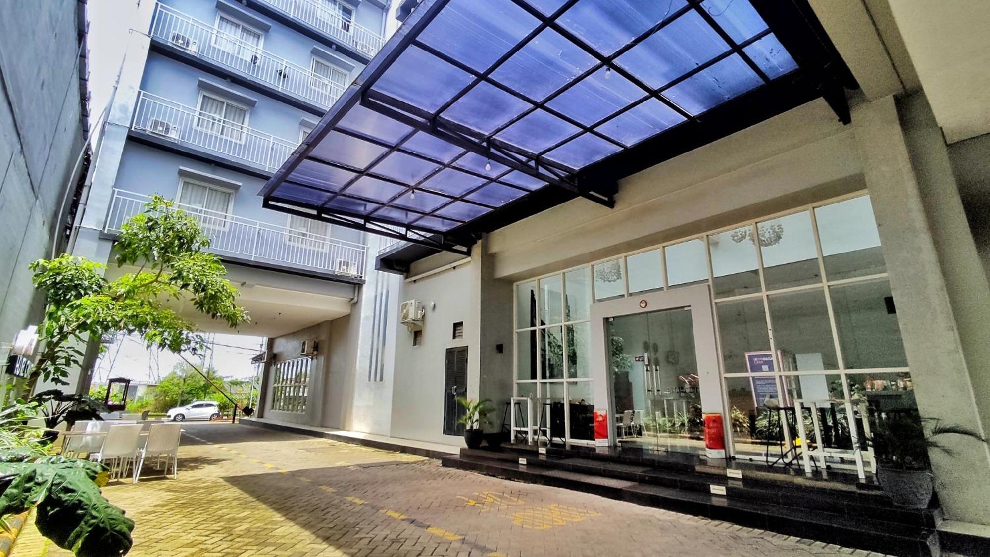 Votel Hotel Charis Tuban Tuban  Εξωτερικό φωτογραφία