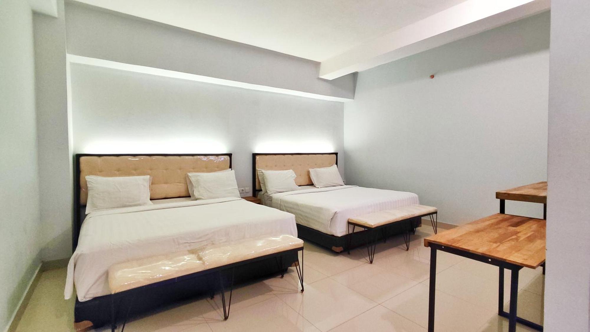 Votel Hotel Charis Tuban Tuban  Εξωτερικό φωτογραφία