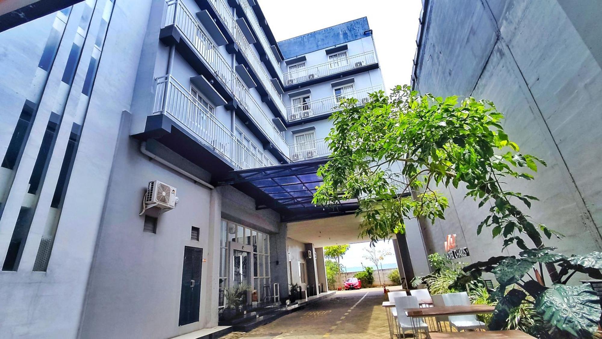 Votel Hotel Charis Tuban Tuban  Εξωτερικό φωτογραφία