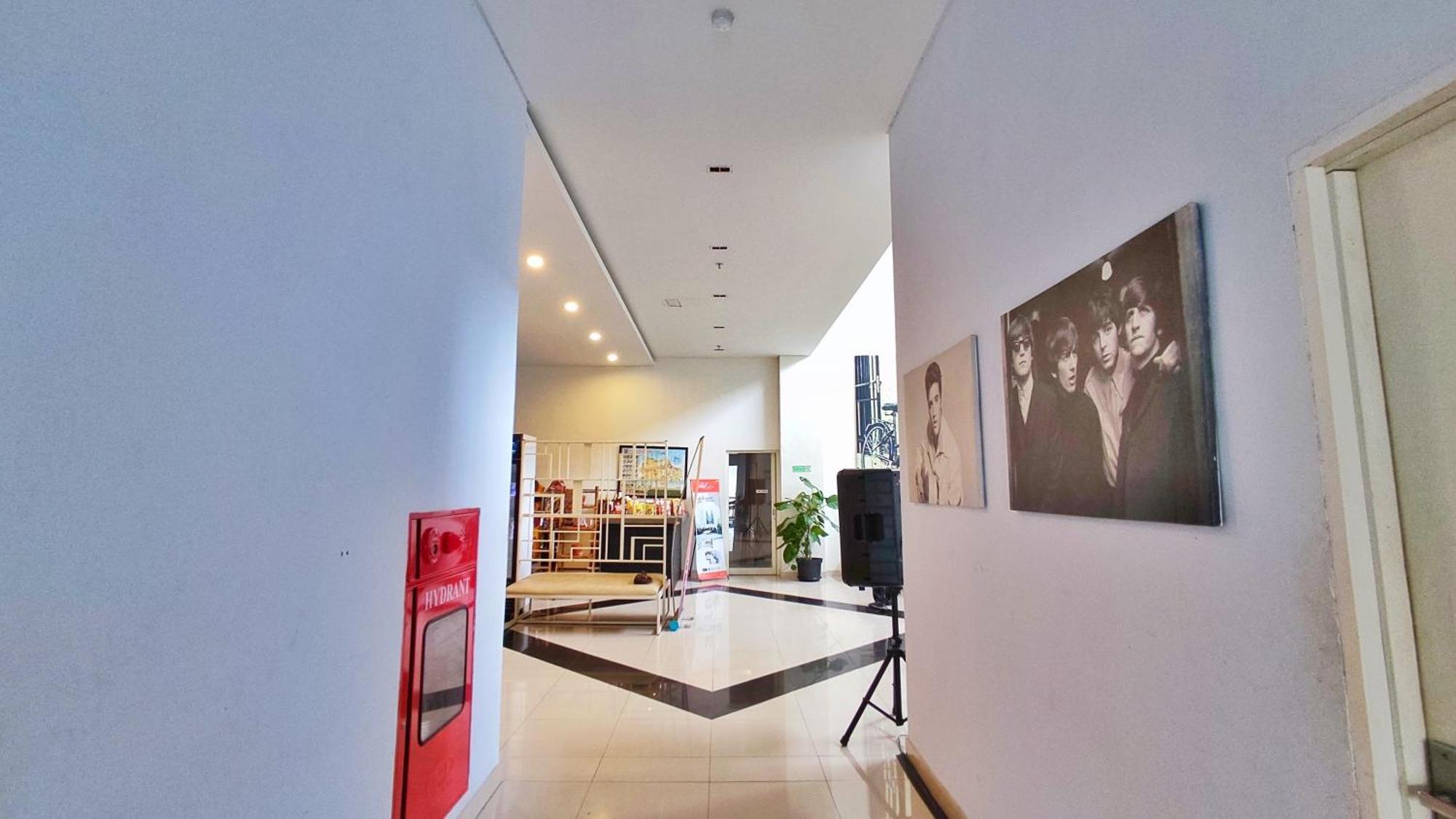 Votel Hotel Charis Tuban Tuban  Εξωτερικό φωτογραφία