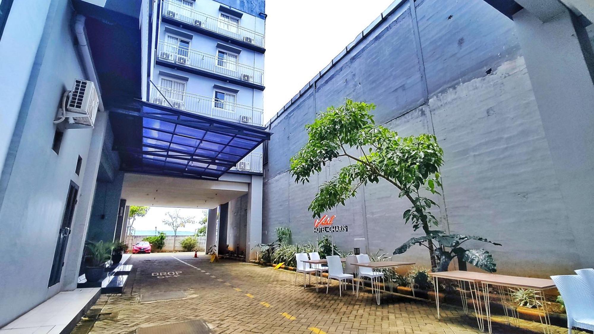 Votel Hotel Charis Tuban Tuban  Εξωτερικό φωτογραφία