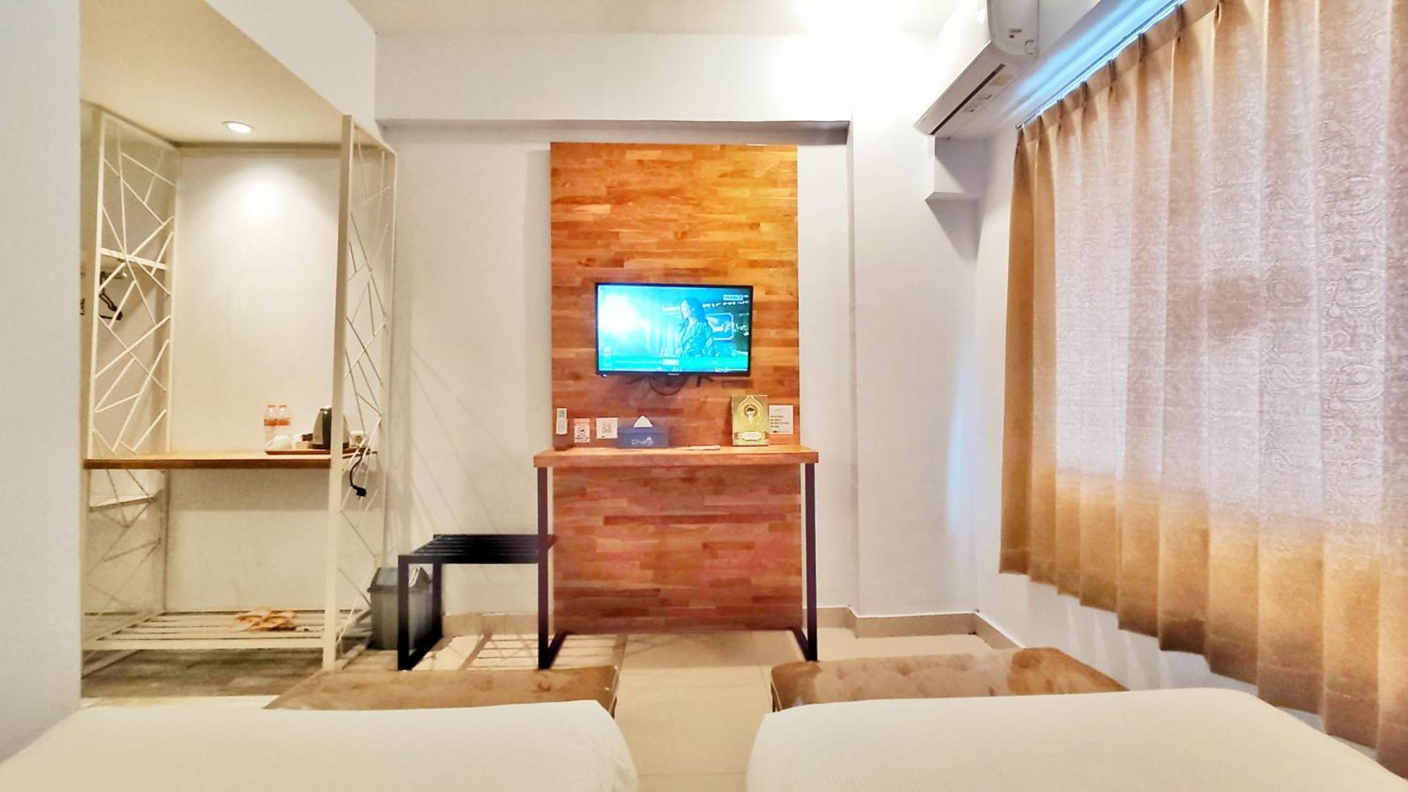 Votel Hotel Charis Tuban Tuban  Εξωτερικό φωτογραφία