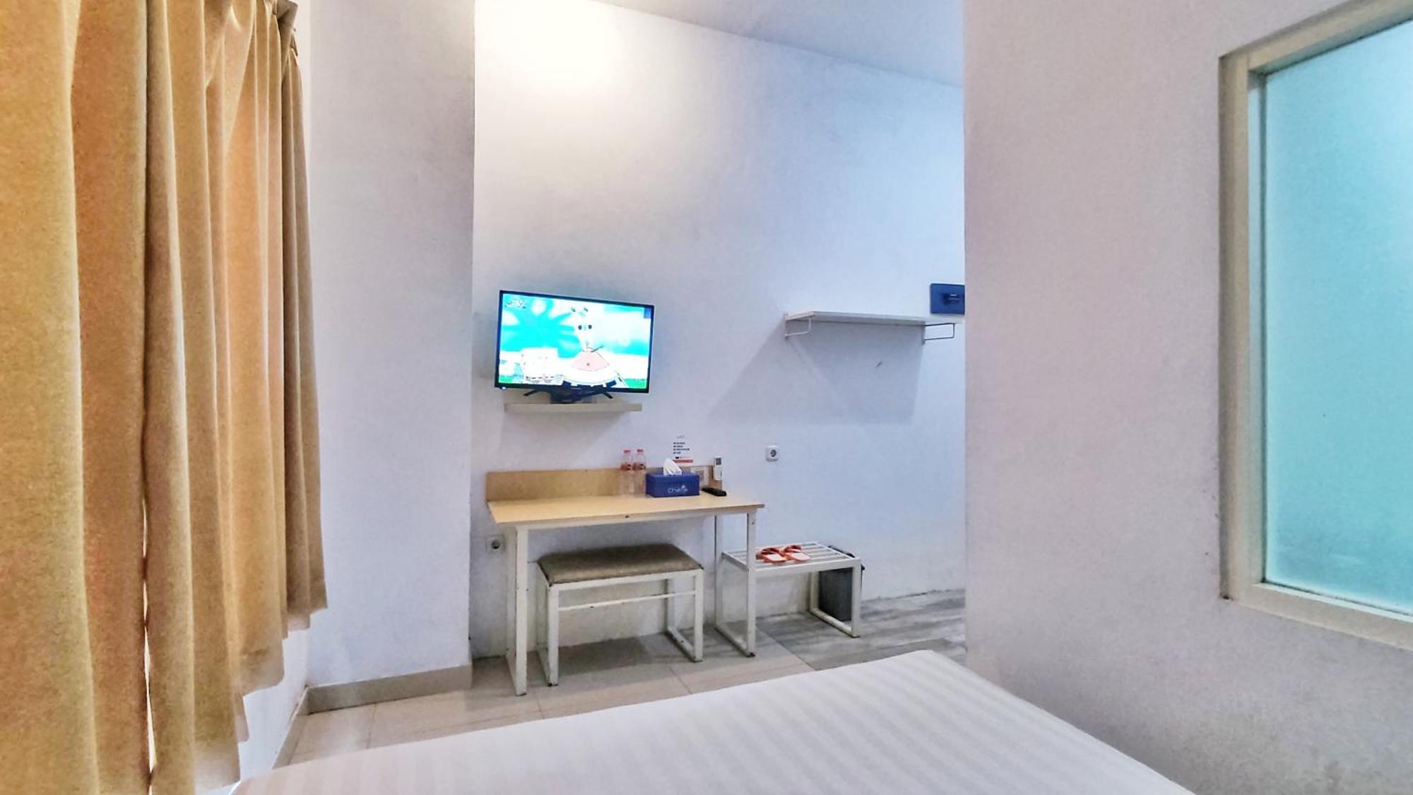 Votel Hotel Charis Tuban Tuban  Εξωτερικό φωτογραφία