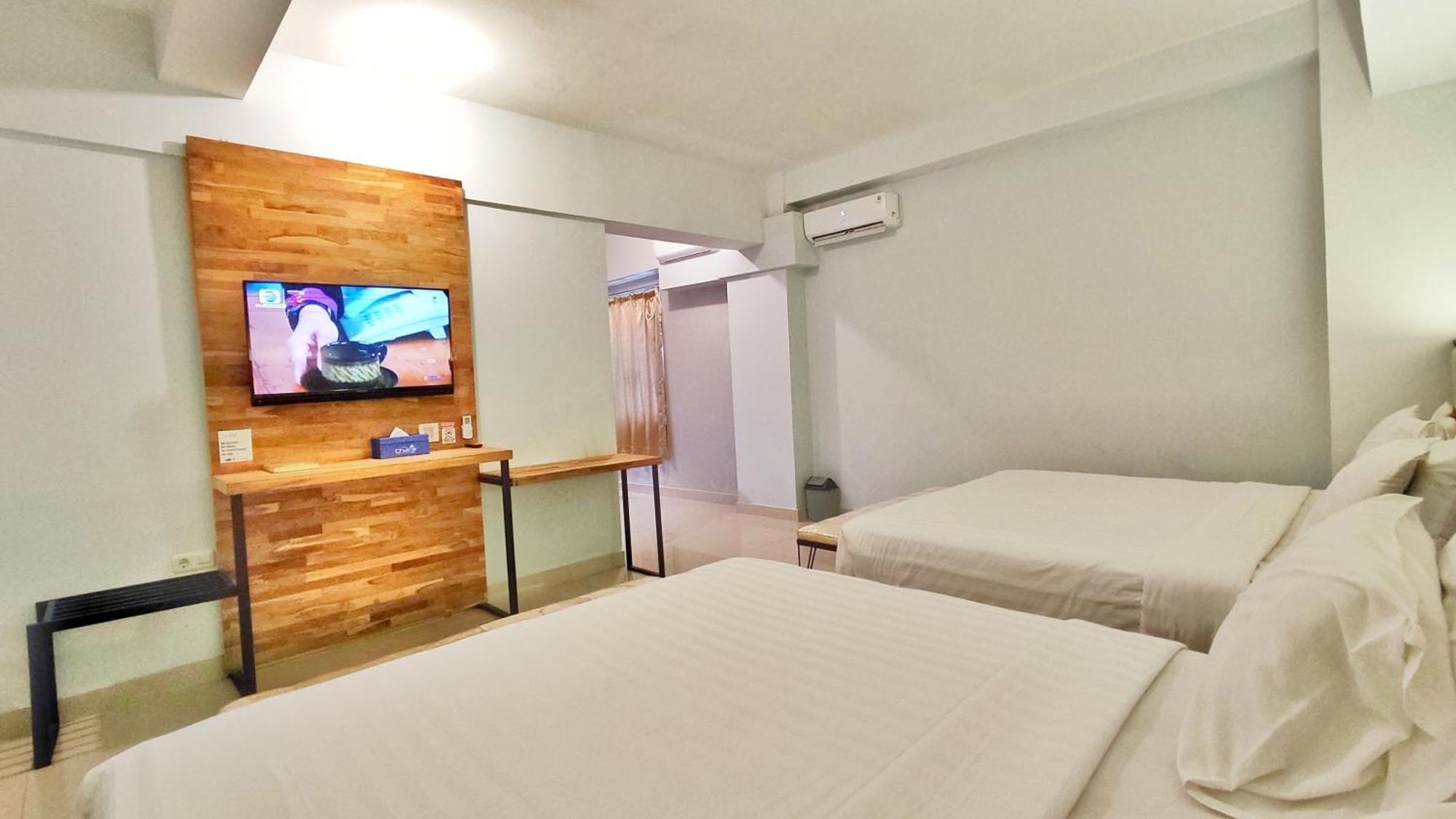 Votel Hotel Charis Tuban Tuban  Εξωτερικό φωτογραφία