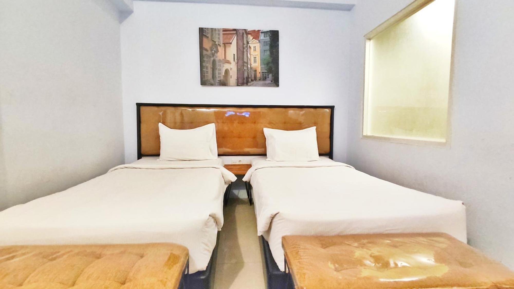 Votel Hotel Charis Tuban Tuban  Εξωτερικό φωτογραφία