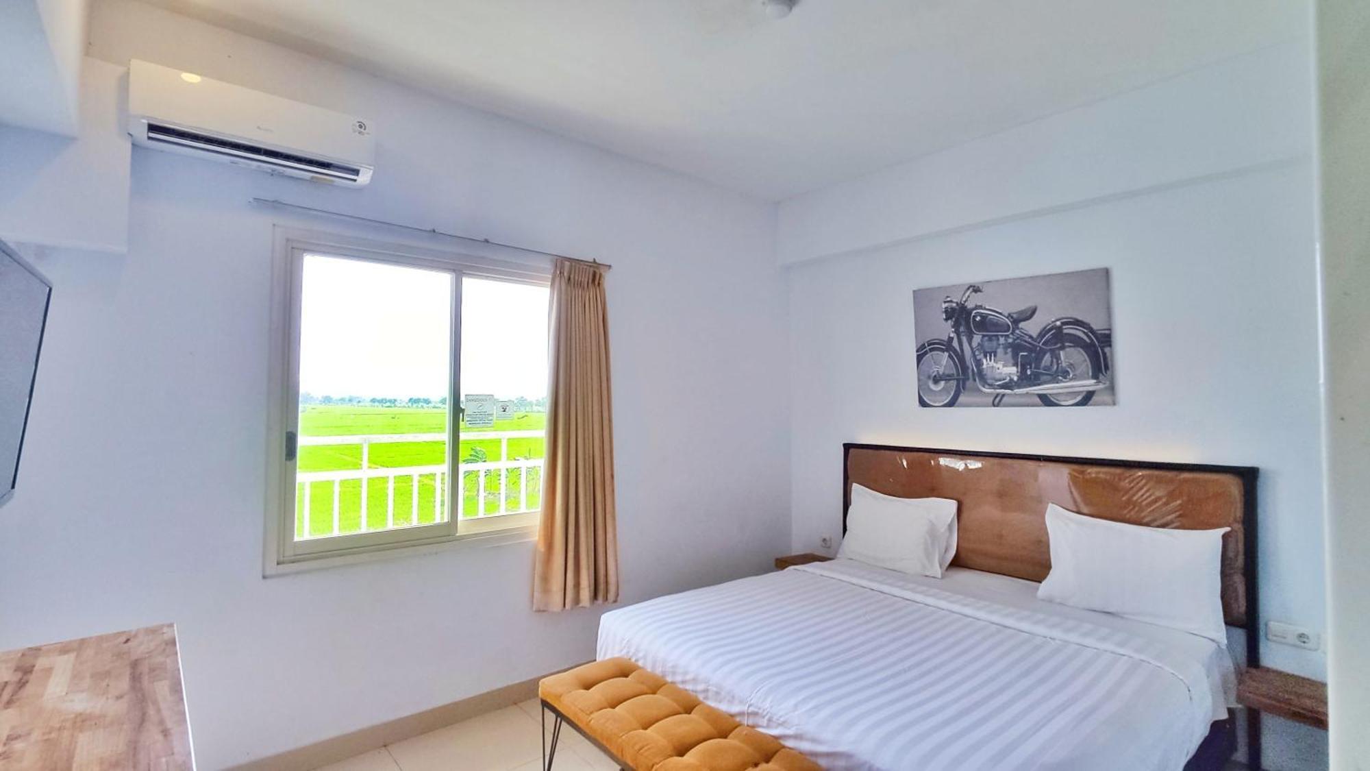 Votel Hotel Charis Tuban Tuban  Εξωτερικό φωτογραφία