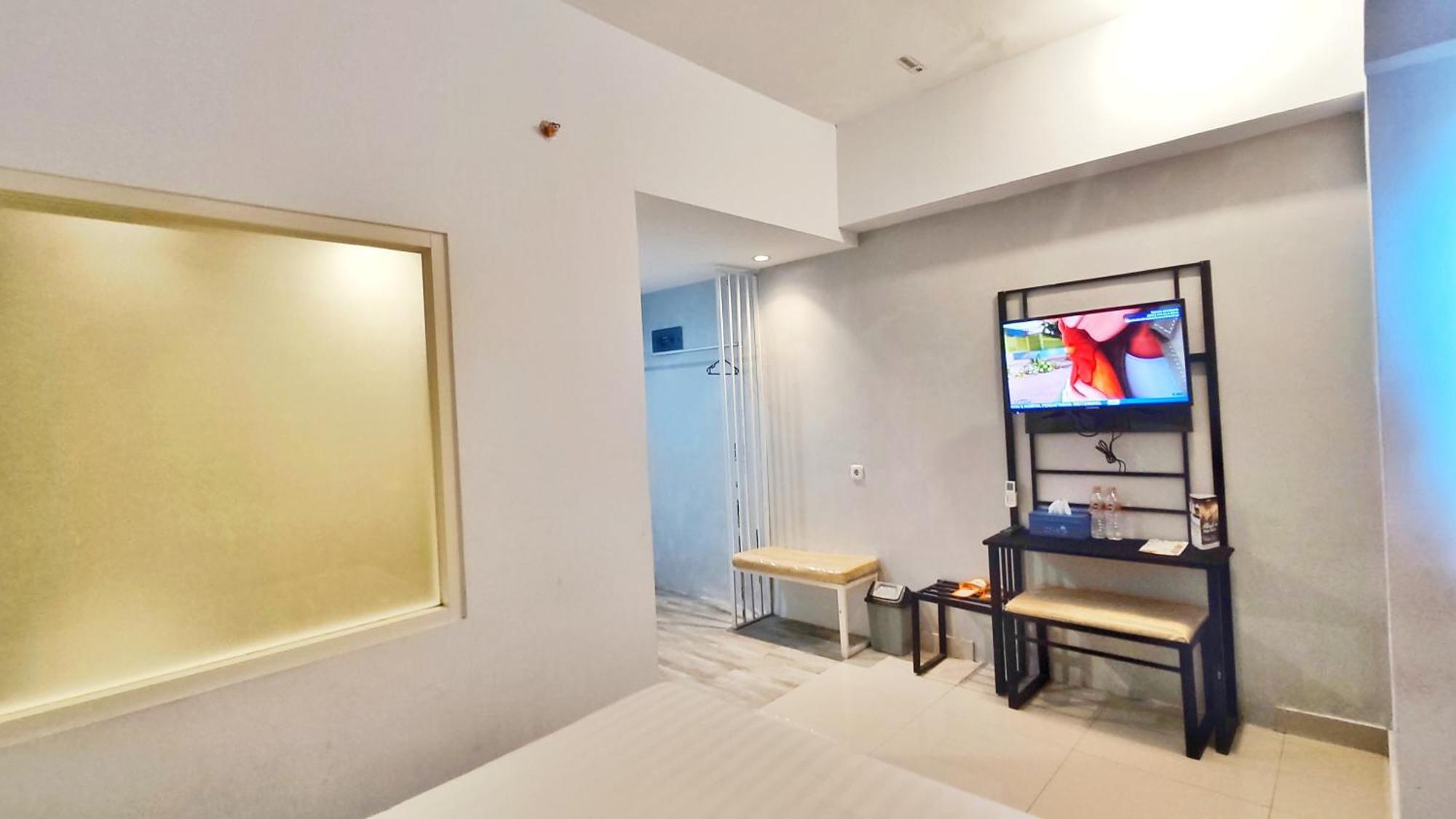 Votel Hotel Charis Tuban Tuban  Εξωτερικό φωτογραφία
